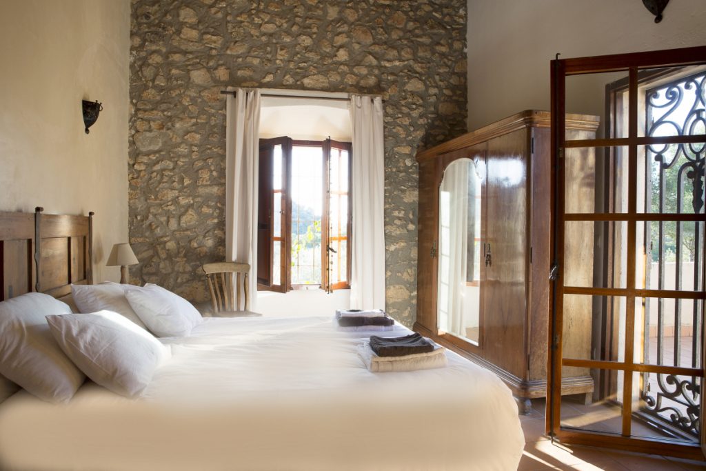 Luxury bedrooms and luxury facilities with stylish but simple decor.